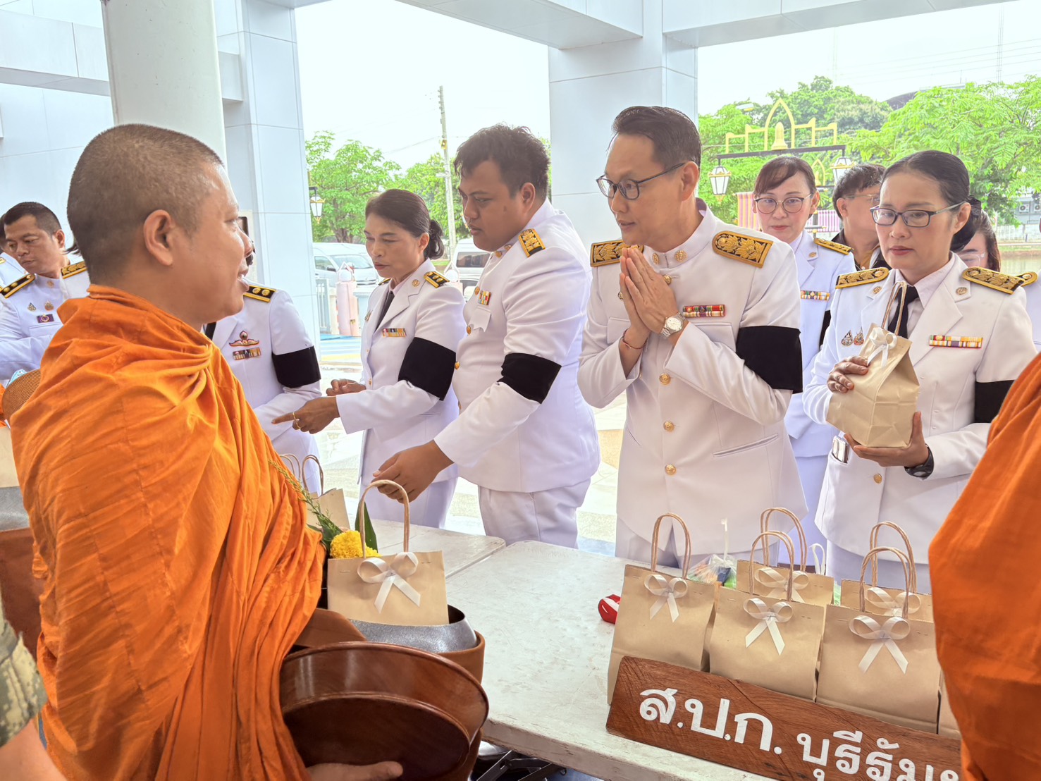 title - วันเสาร์ที่ 11 กรกฎาคม 2569 เวลา 07.00 น. นายประเสริฐ กาญจนเกียรติกุล ปฏิรูปที่ดินจังหวัดบุรีรัมย์ พร้อมด้วยเจ้าหน้าที่ ส.ป.ก.บุรีรัมย์  ร่วมพิธีวันที่ระลึกวันคล้ายวันสวรรคต 